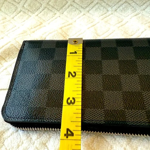 LOUIS VUITTON Damier Graphite Zippy
Organizer Wallet - Picture 13 of 14